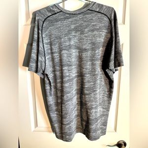 Lululemon Mens gray camp t shirt